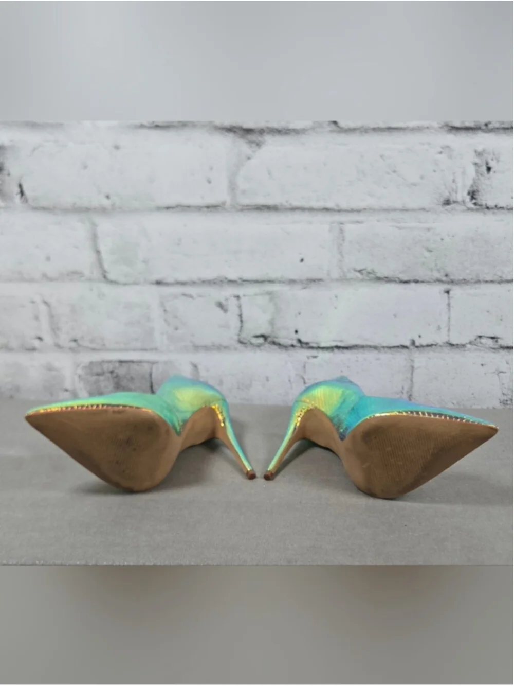 ALDO Iridescent Holographic Snakeskin Pointed Toe Pumps Heels Size 6